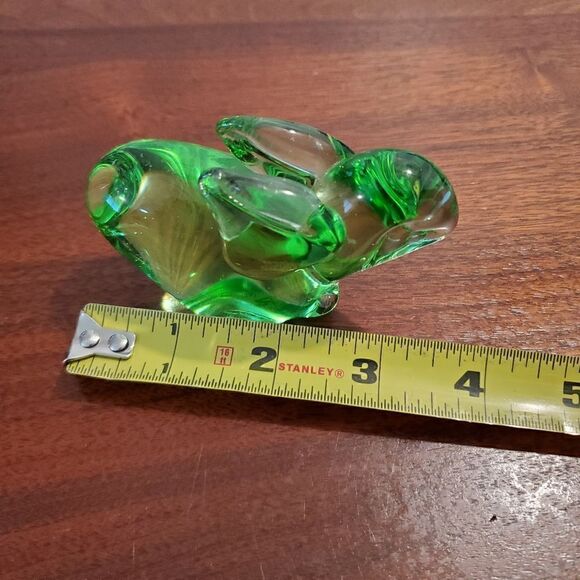 Vintage 1970s Silvestri Art Glass Green Bunny Rabbit Figurine Paperweight - Picture 7 of 9